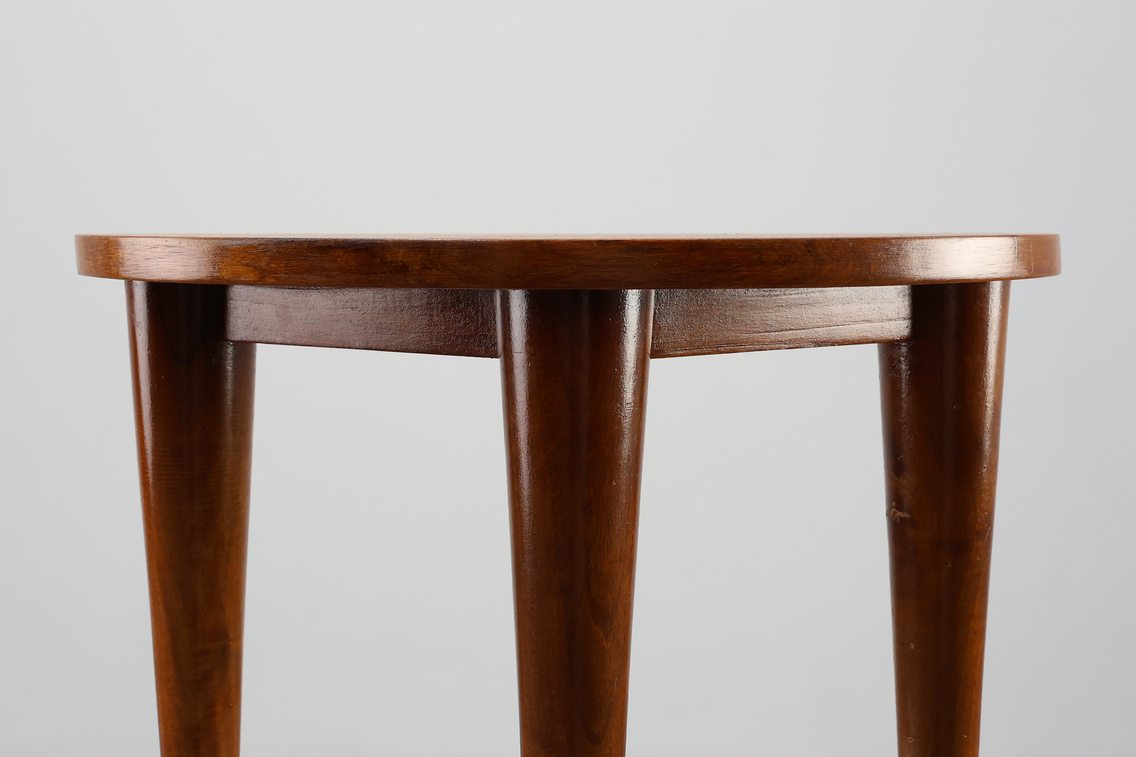 Small table in wood and brass stamped “Italia” in the manner of Gio Ponti, Italy 1950sthumbnail